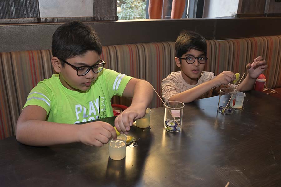 A group of enthusiastic tots explored science and gastronomy at The Logical Lamp’s Culinary Chemistry workshop at Hard Rock Cafe Kolkata on January 13. The engaging workshop was tailored for kids between three and 10 years old, and explored things like immiscible liquids and non-Newtonian fluids with a bunch of fun kitchen experiments like glowing ice cubes and creating colour-changing lemonade  