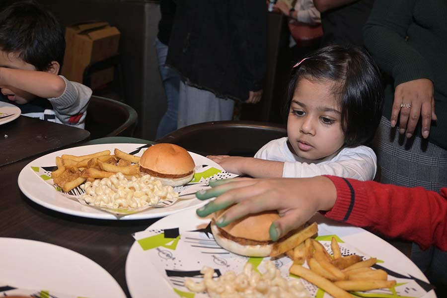 It wasn’t all science, and after all the DIY fun, the kiddies got to enjoy their Messi Kids Menu curated by Hard Rock Cafe which included burgers, mac and cheese, hot fudge brownies, and more