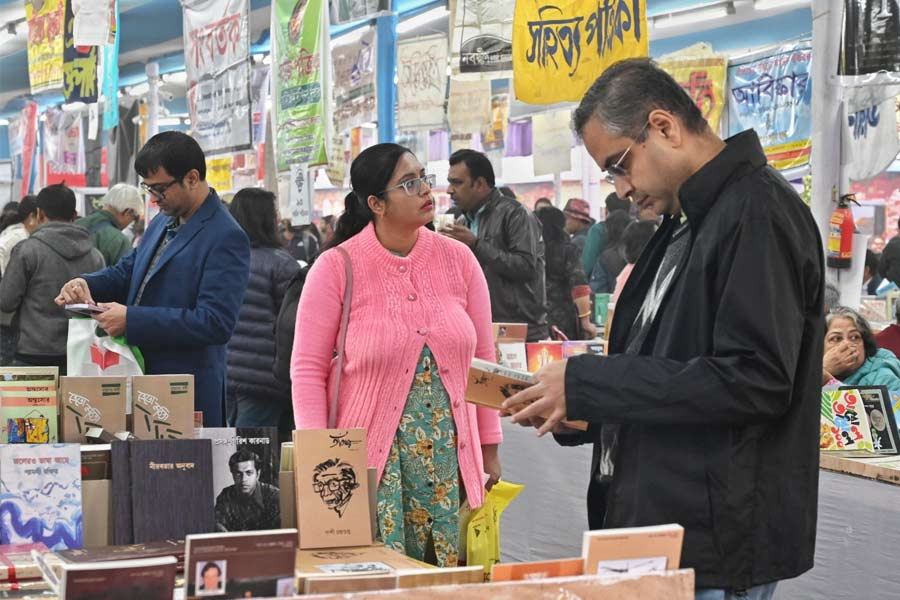 Crowds at the 47th International Kolkata Book Fair