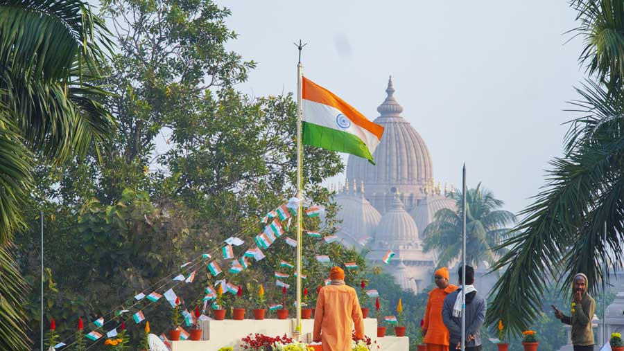 Monks hoist the Tricolour at the Ramakrishna Math and Ramakrishna Mission headquarters at Belur, Howrah, on Friday
