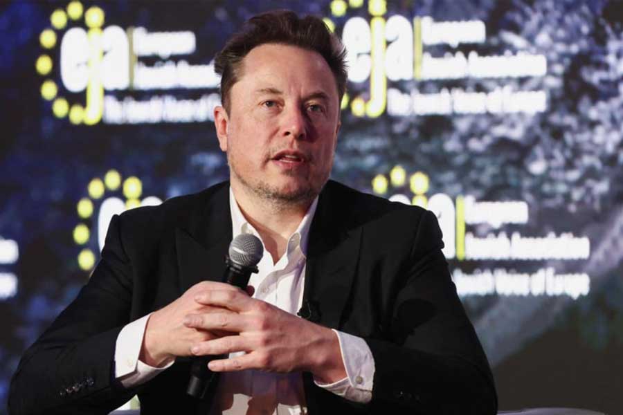 “I’m not an anti-Semite for the simple reason that I’ve always admired how Jews make money wherever they go,” clarifies Elon Musk 