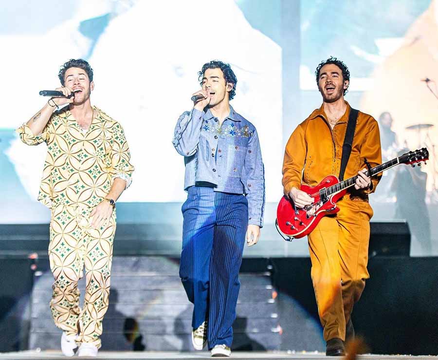 “Jiju, Jiju” was the cry from fans to greet Nick Jonas, a member of the pop trio Jonas Brothers who is married to Indian actress Priyanka Chopra. The actress, who was present at the venue, recorded the audience’s reaction and shared it on her Instagram stories.