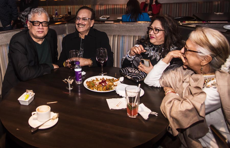 Politician, TV personality and quizmaster Derek O’Brien enjoyed some laughs while sharing a table with Bengal’s famous magician P.C. Sorcar and wife Joysri 