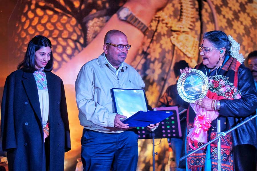 RCGC captain Gaurav Ghosh and wife Neelanjana felicitated Uthup in light of her recent Padma Bhushan honour 