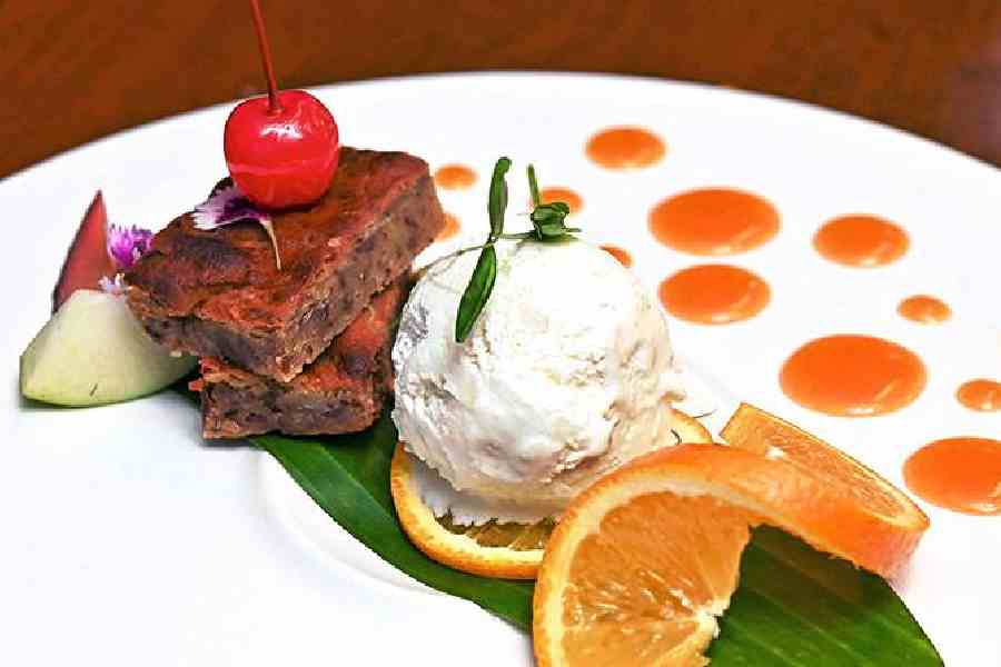 Mok Kang Pueak is Thai taro custard and egg cake served with fresh orange pureed and coconut ice cream