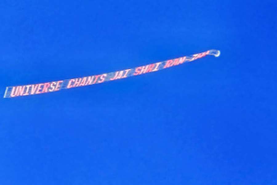 universe-chants-jai-shree-ram-aerial-banner-thrills-indian-americans