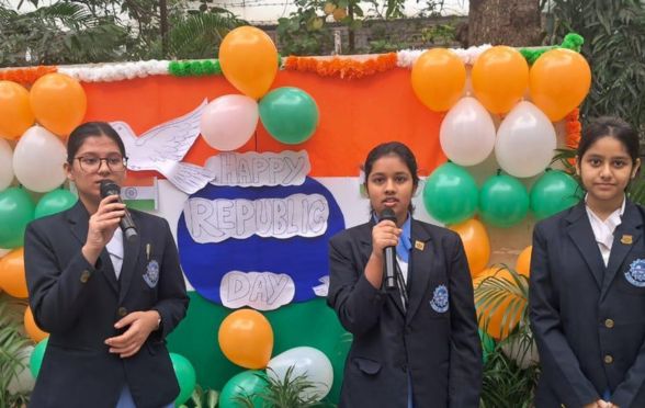  The students highlighted  the spirit of unity and rich cultural diversity of our nation through short speeches interspersed with song and dance sequences and a skit based on India's Independence