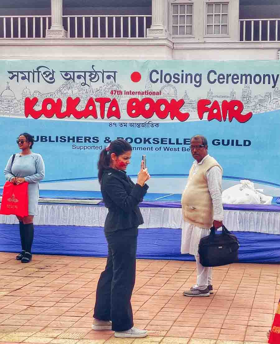 The stage was all set for the curtains to fall on the 2024 edition of the International Kolkata Book Fair