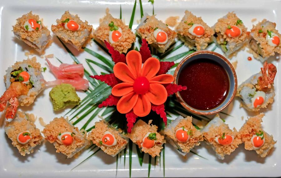 For the bar nibbles, the menu features dimsums, prawn crackers and more. They have also added a variety of sushi 