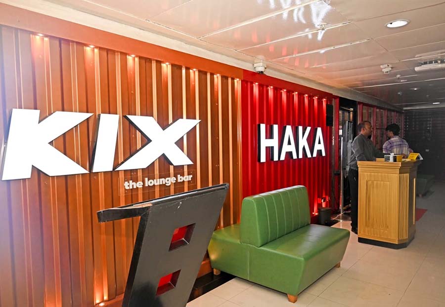 Haka at Salt Lake City Centre 1 is right by KIX the lounge bar, and is open all days of the week 12.30pm - 3.30pm (lunch) and 6.30pm - 10pm (dinner). The average pocket-pinch for two is around Rs 900