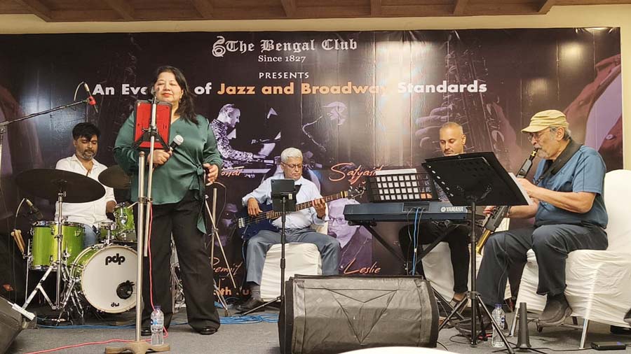 The Bengal Club buzzed with excitement on Friday night as ‘An Evening of Jazz & Broadway Standards’ drew music lovers from all over town. The ensemble featured Sucheta Sanyal on vocals, Satyajit Roychaudhury on saxophone, Leslie D'Gama on bass, Arunava Shonai Chatterjee on piano, and Premjit Dutta on drums