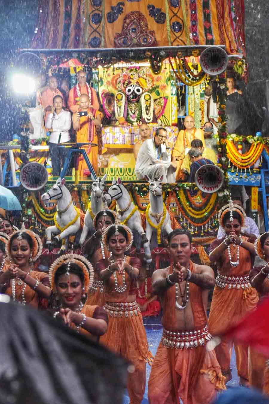 Dona Ganguly’s Diksha Manjari dance troupe performed at the Iskcon procession on Sunday 