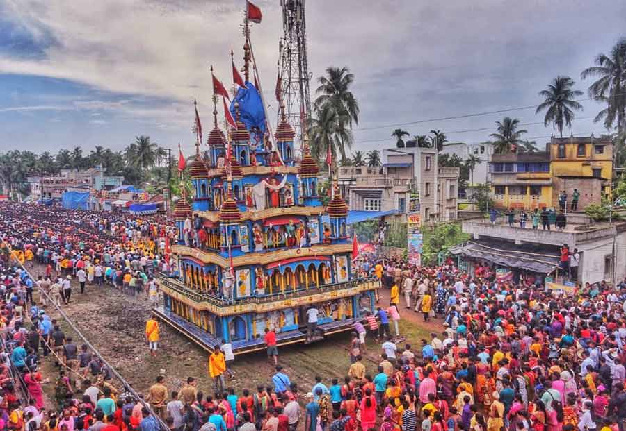 Mahishadal Rath Yatra held every year in East Midnapore is also more than 250 years old. On Sunday, a large number of devotees turned up to see the magnificent chariot  