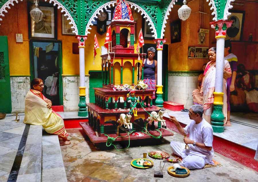 At the 175-year-old Daw Bari, a bonedi bari at Burrabazar in Kolkata, the khuti puja ritual for Durga Puja was performed on the day of Rath Yatra  