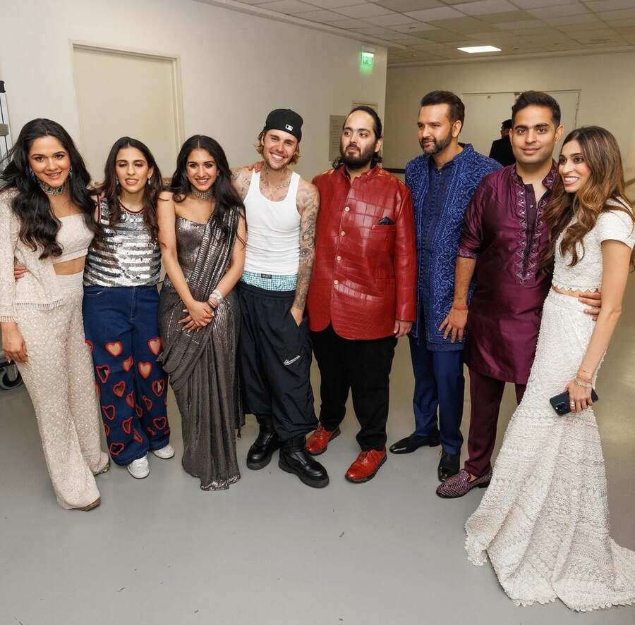 Bieber posed with the Ambani family members including Akash and Anil Ambani. 