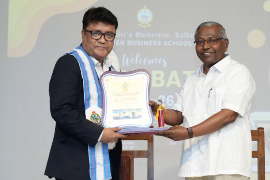 Rev Fr Dr Felix Raj, SJ, Vice Chancellor of St Xavier’s University, felicitated the Chief Guest Avik Kumar Roy, Managing Director and CEO of Exide Industries Ltd.