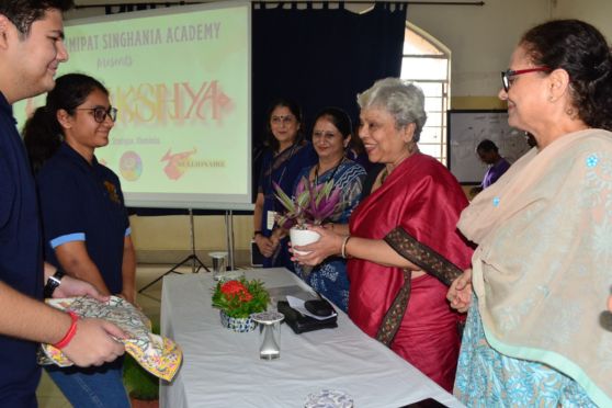 Chief Guest Dr Sumita Banerjea is welcomed as LSA Director Meena Kak looks on
