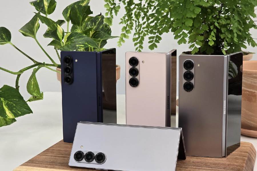 Samsung Galaxy Z Fold6 takes advantage of the screen size while working with AI features.
