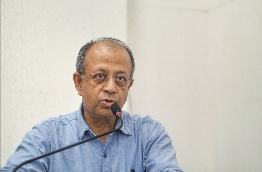 The cultural programme started with a keynote address by the director of Alipore Museum, Jayanta Sengupta. Sengupta also offered garland to a portrait of the revolutionary poet, marking the official inauguration of the event