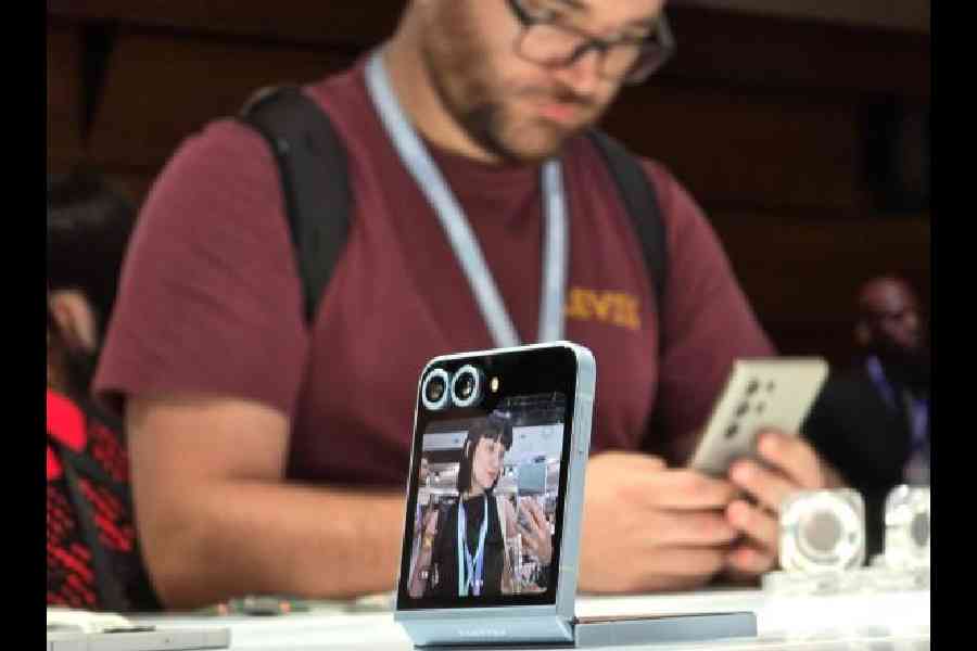 Samsung Galaxy Z Flip6 has several AI-related features, which were showcased during an event in Paris
