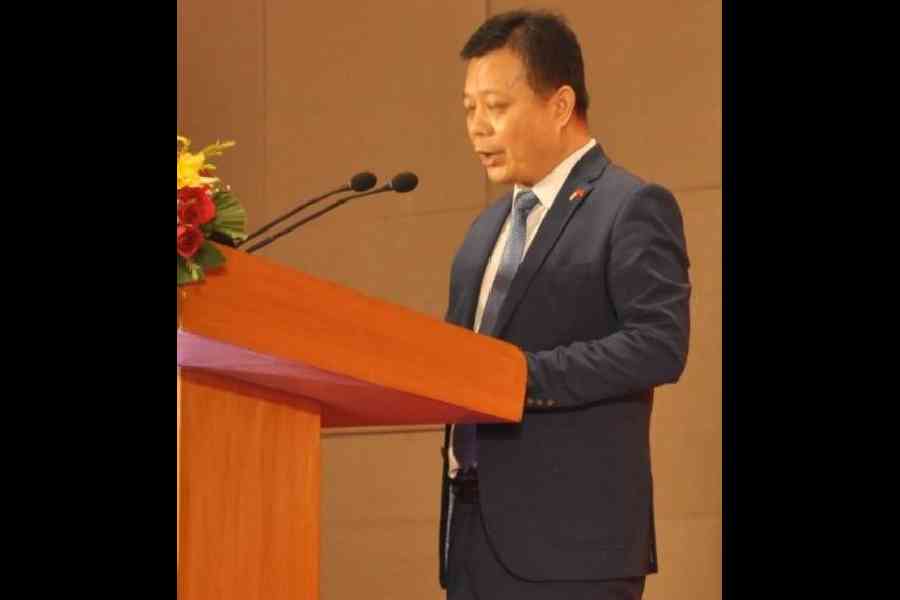 Deputy consul general of China Qin Yong