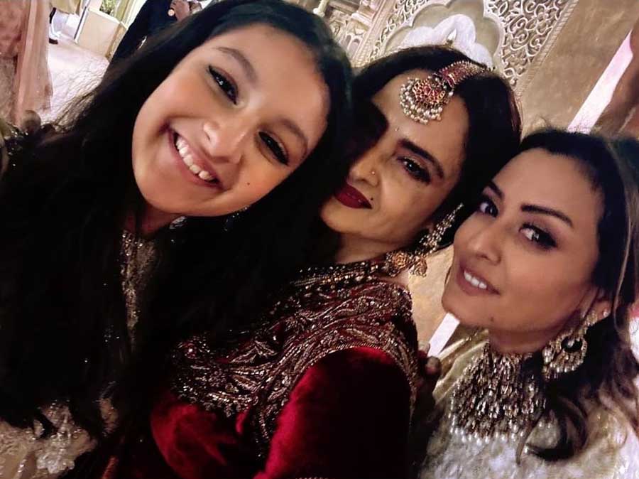 Bollywood veteran Rekha, who dazzled in a gold-toned silk sari and an embellished red full-sleeve blouse, clicked a selfie with Namrata and Sitara.