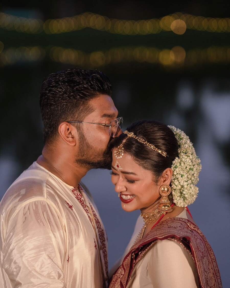 Shovan went for a silk kurta with maroon embroidery for the special day as he planted a kiss on his bride’s forehead.