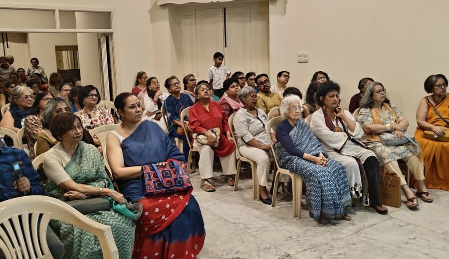 She guided the audience through the intricate details of the craft — emphasising the critical aspects of temperature control, the continuous process of heating and cooling, rotating the pipe, and more — opening up a whole new world to the listeners