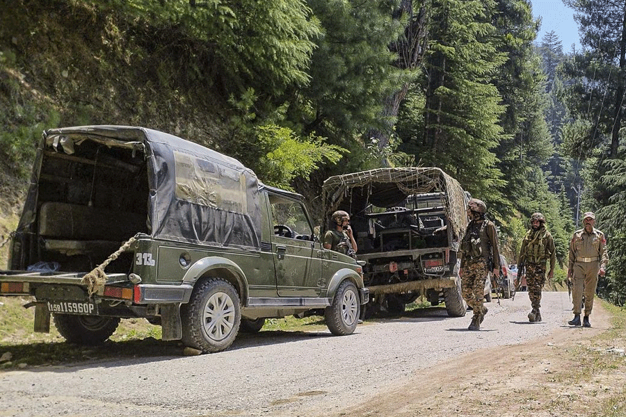Jammu And Kashmir | In pictures: Jammu and Kashmir on high alert as  security forces hunt for terrorists after back to back attacks - Telegraph  India