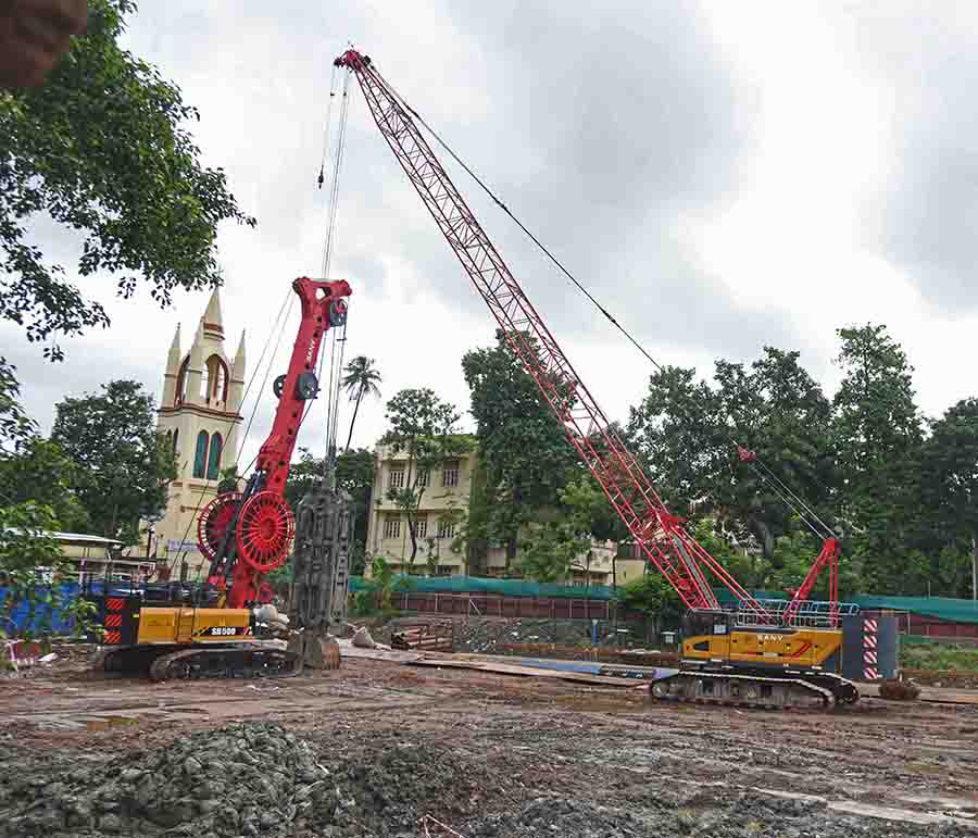 A shaft is being built inside the 235-year-old St Thomas' Boys’ School in Kidderpore for an upcoming Metro corridor. The shaft will be the gateway for a tunnel-boring machine that will build an underground line that will be part of the 15-km Joka-Esplanade Purple Metro Line