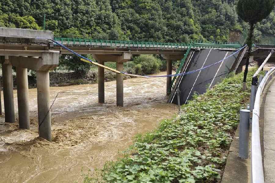 China | Bridge collapse and flash floods kill 12, leave 60 missing in ...