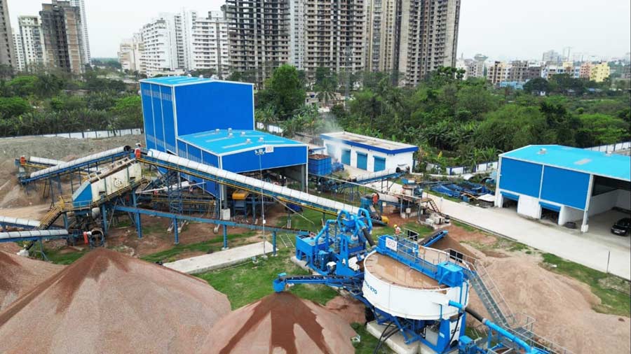 Kolkata Municipal Corporation has set up an advanced waste processing plant for efficient sorting of Construction & Demolition (C&D) Waste, at Patharghata, New Town. The C&D Plant is equipped with advanced wet technology for efficient sorting of C&D waste, crushing, washing and screening to obtain recycled sand and aggregate that can be utilised in mortar and concrete grade mixes  