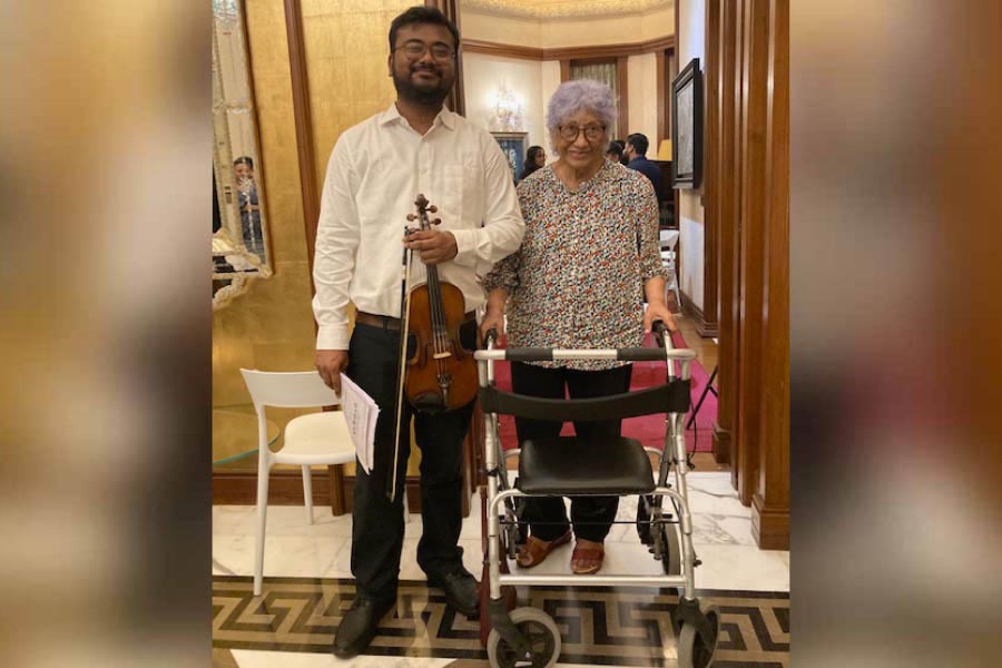 Dibyokamal Mitra and Fauzia Marikar