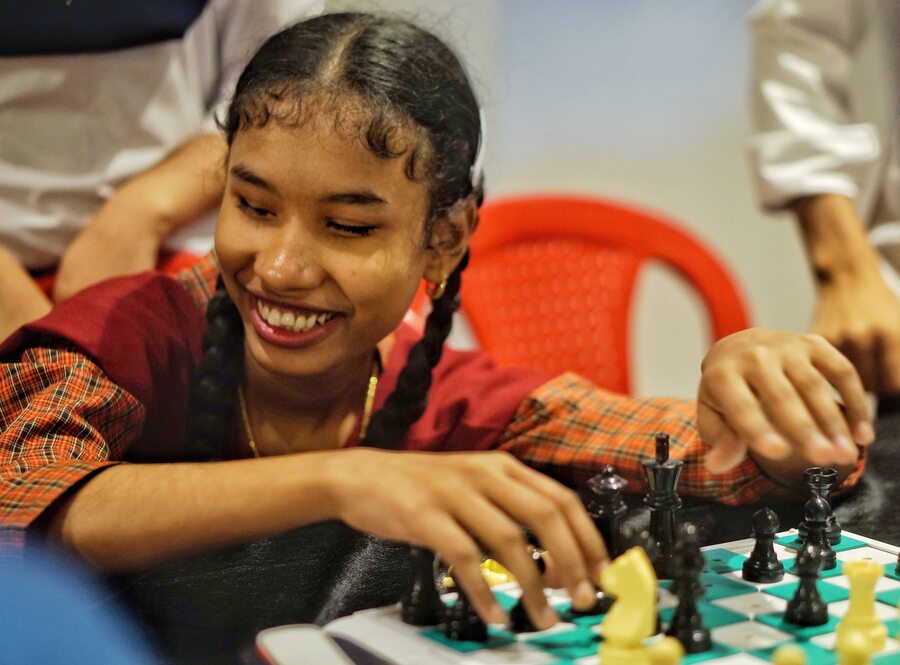 Another young participant seemed to have a ball. My Kolkata also spoke to Richa Agarwal, the Chairperson of KCC and Emami Art, who said, ‘We are really overwhelmed and excited to celebrate International Chess Day with such an event. We did not want to charge anything. We wanted to give these participants the chance to experience something like this and seek joy out of the event’