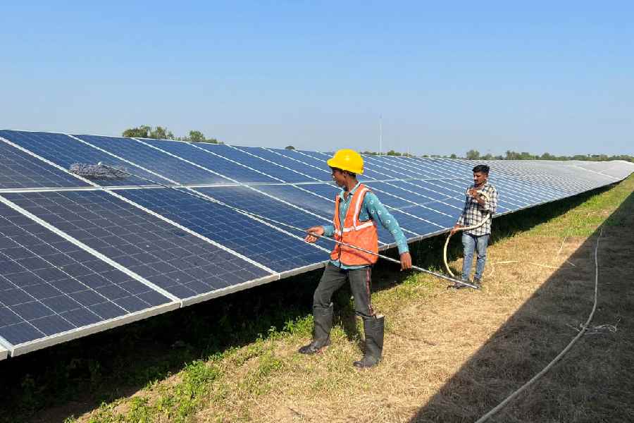 Land scarcity a challenge to India’s efforts to expand renewable energy: Economic Survey - Telegraph India