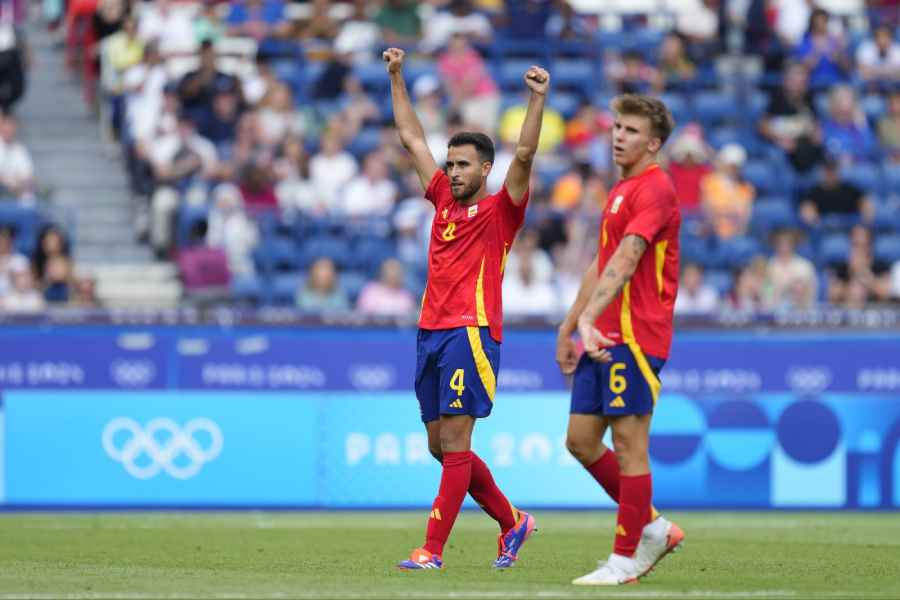 Spain overcame a determined and dangerous Uzbekistan to begin their campaign with a 2-1 win