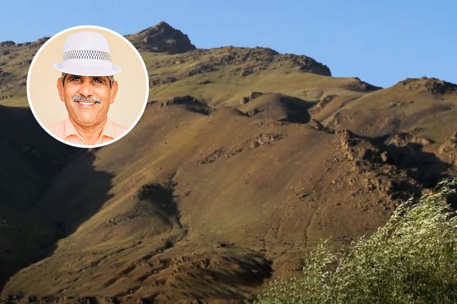 Tololing; (inset) Naik Digendra Kumar