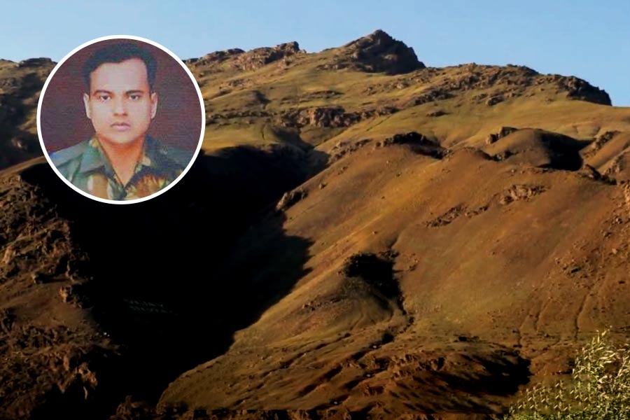 Tololing Top; (inset) Major Vivek Gupta