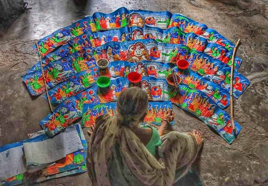 The painting of the ‘chalchitra’ entails hours of strenuous work and involves good eyesight. She uses all natural colours to paint