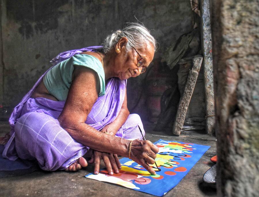 Originally, ‘chalchitra’ was used to lend a proper proportion to the structure of the idol. This tradition is very ancient but is still in practice