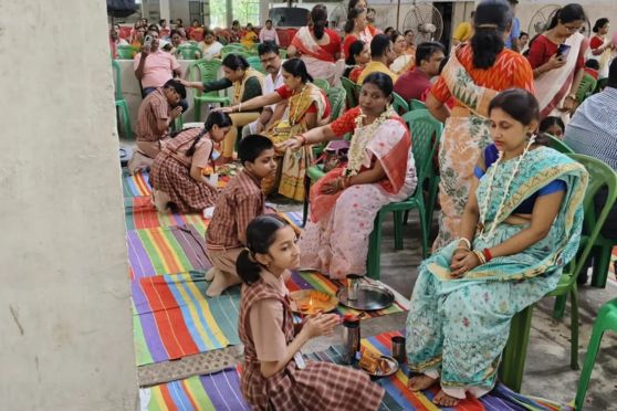 The observance at Amrita Vidyalayam Kolkata transcended a mere celebration; it was a meaningful expression of gratitude, love, and respect.