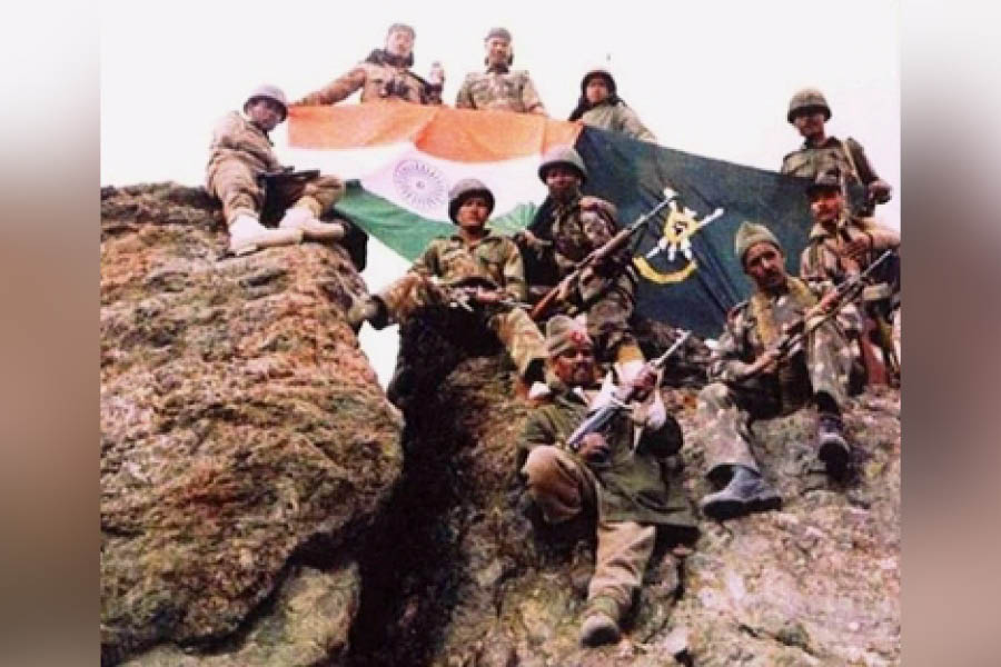 Kargil Vijay Diwas is that golden page of Indian military history which reminds us of the valour and sacrifice of our brave soldiers