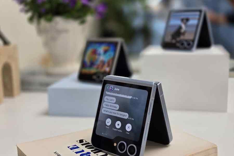 The Galaxy Z Flip6 is packed to the gills with AI features.