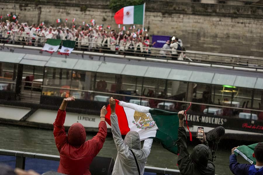 Team Mexico waves to supporters during the opening ceremony of the 2024 Paris Summer Olympics along the Seine in Paris, on Friday, July 26, 2024. (Jeremy White/The New York Times)