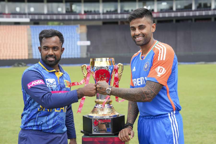 India captain Suryakumar Yadav (right) and his Sri Lankan counterpart Charith Asalanka with the T20I series trophy in Pallekele on Friday.