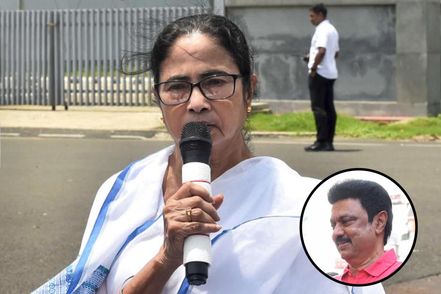 Mamata Banerjee (left) M K Stalin (right)