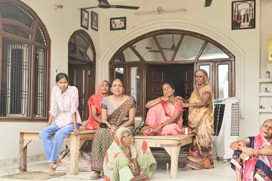 Family members of Shreya Yadav, one of the deceased students, mourn at her home at Hasimpur Barsawan village in Uttar Pradesh’s Ambedkar Nagar district on Sunday.