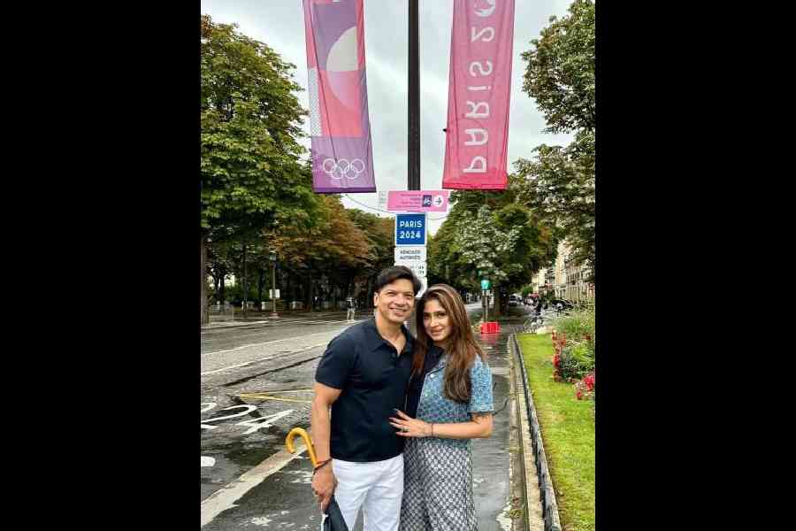 Shaan in Paris with wife Radhika ahead of his concert at India House