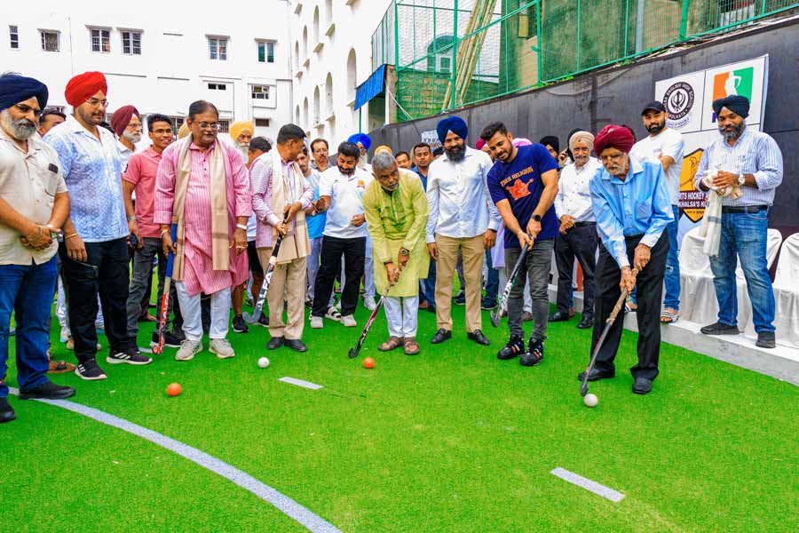 The inauguration was attended by Gurbux Singh, former India hockey player and coach; Manoj Tiwary, former India cricket and minister of state for sports and youth affairs; and MLA Debasish Kumar. To inaugurate the turf, the dignitaries picked up the sticks and took the first shot at the goal on the new turf