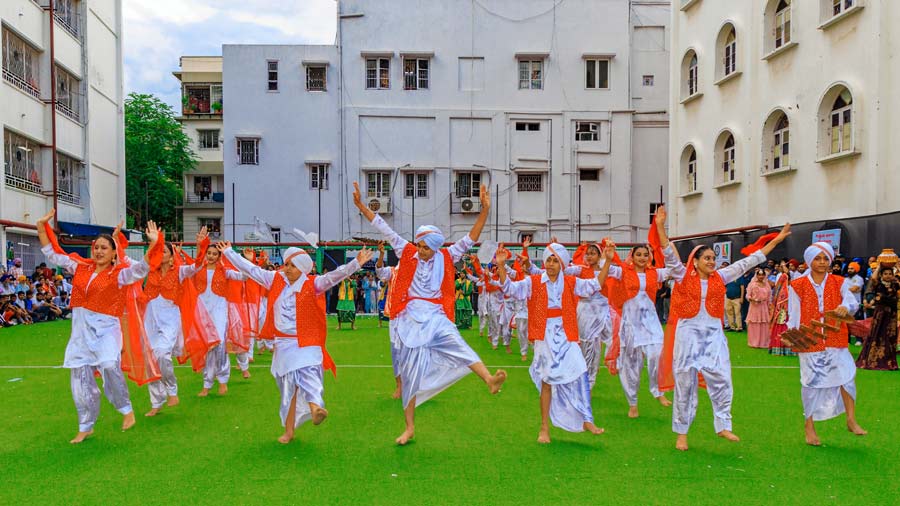 The programme also included a high-energy bhangra performance by the students of Khalsa who lit up the turf with their enthusiastic dance moves. The school in Bhowanipore also has a hockey academy called Sports Hockey Academy of Khalsa for girls and boys of different age groups. ‘The turf will benefit for our academy and school players when they need to make the transition to national and international standards,’ said Gurmeet Singh